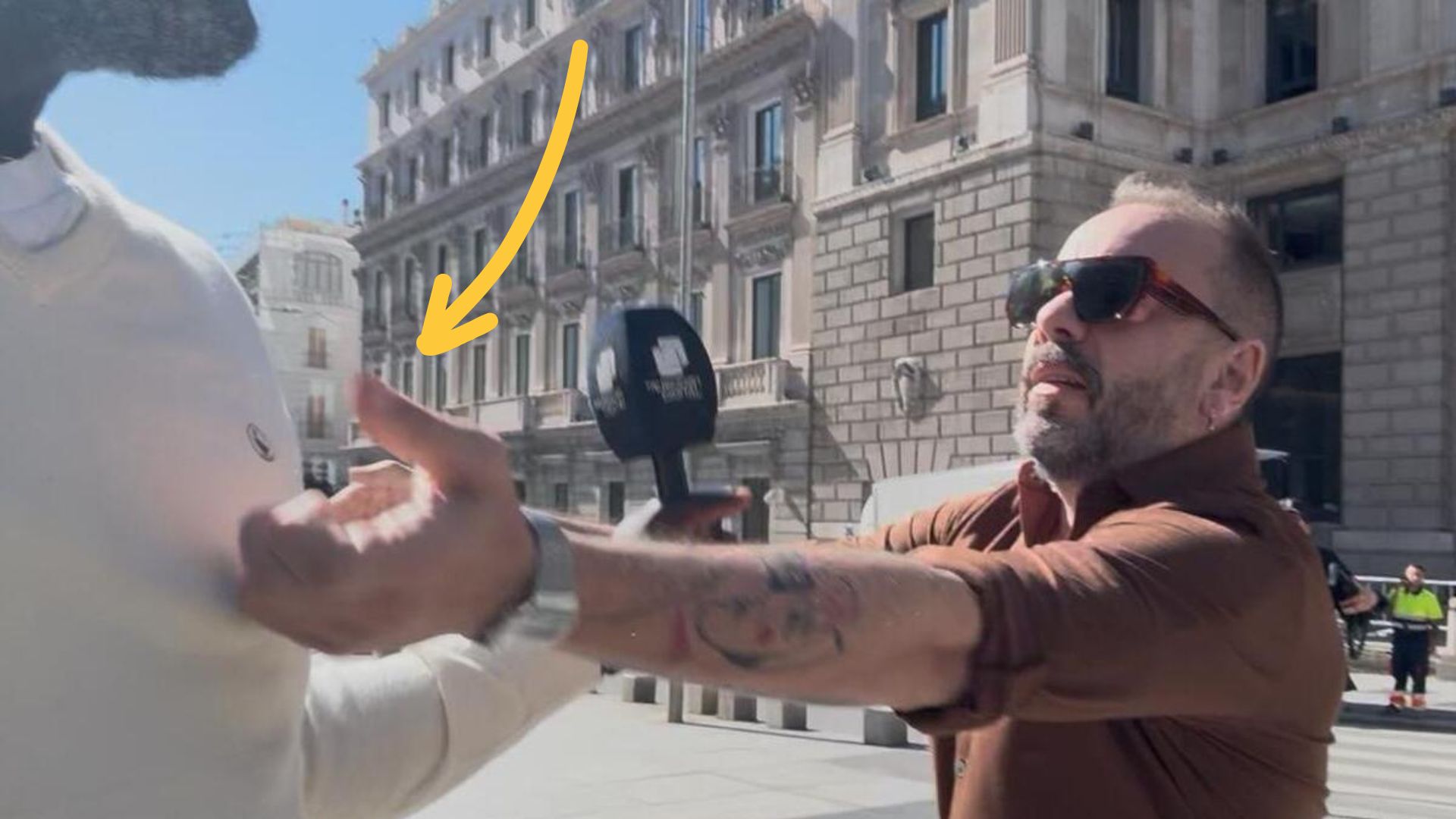 ¡SHOW EN MADRID! Antonio Maestre intenta provocar a Ndongo Oto Negro y queda en ridículo