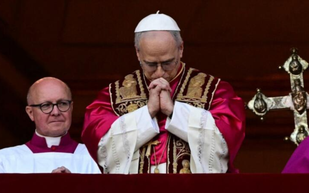 ¡Inesperado! El Papa León XIV rompe el protocolo y emociona al mundo en español.